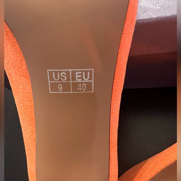 Modencoco orange suede high heel pum.      size 9 - Picture 5 of 7
